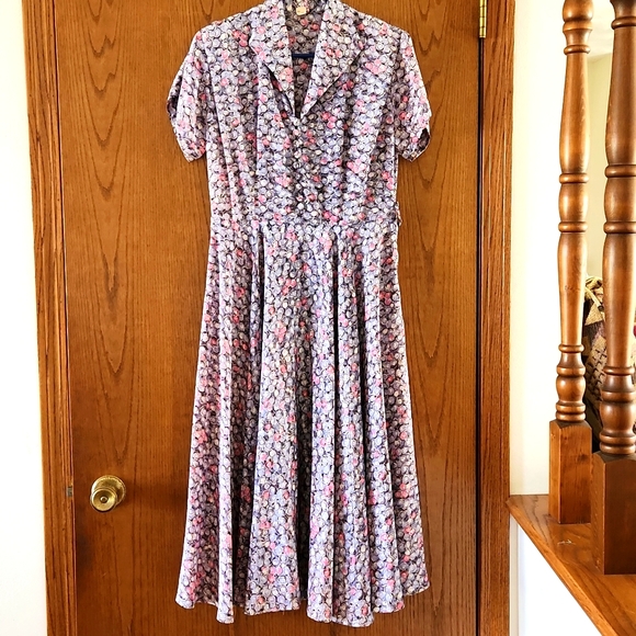 Dresses & Skirts - Women's vintage early 1900's side zipper dress w/ self covered buttons. Size 14½